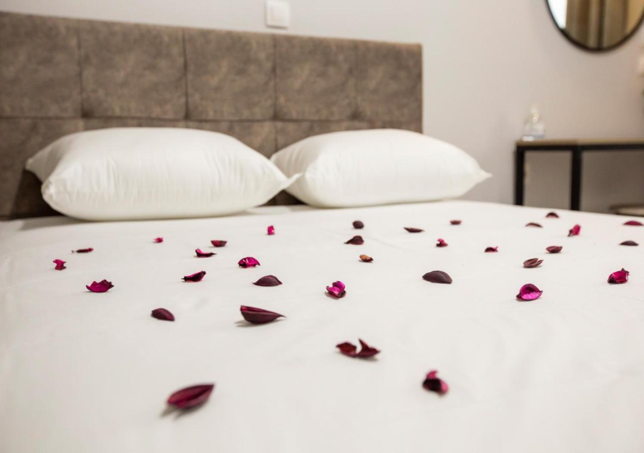 Artemida Suites Hanioti Esterno foto