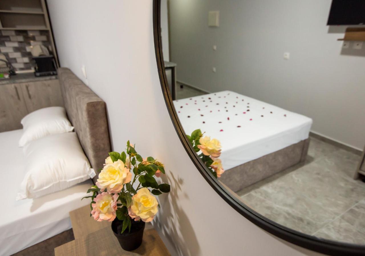 Artemida Suites Hanioti Esterno foto