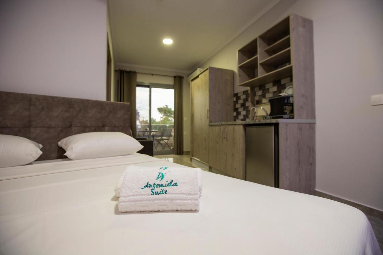 Artemida Suites Hanioti Esterno foto